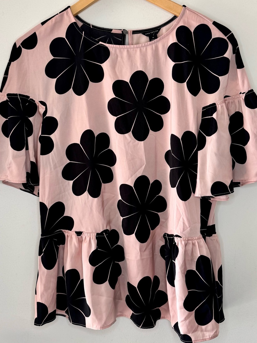Ann Taylor Pink W Black Jumbo Flowers Peplum Hem Bell Sleeve Top Women’s Medium